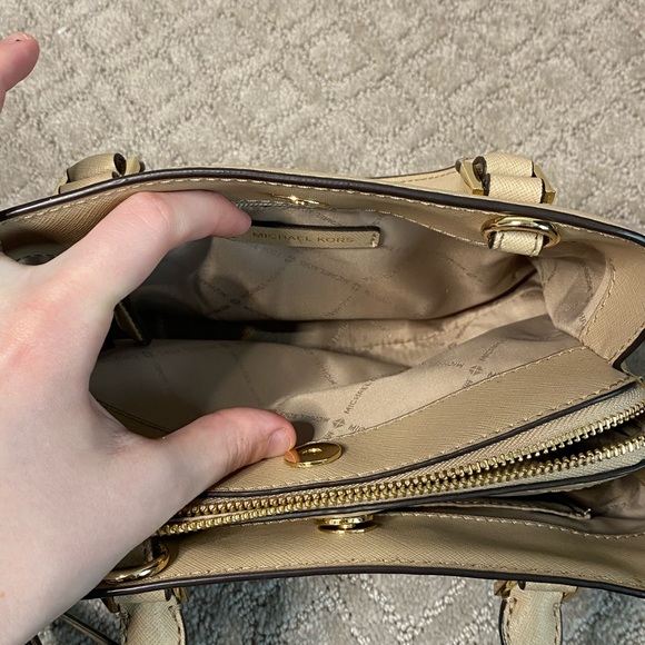 Michael Kors Multifunction Purse Warm Nude main image 1
